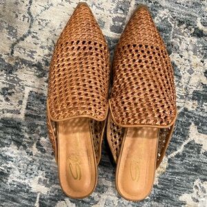 Leather mesh pointed toe slides